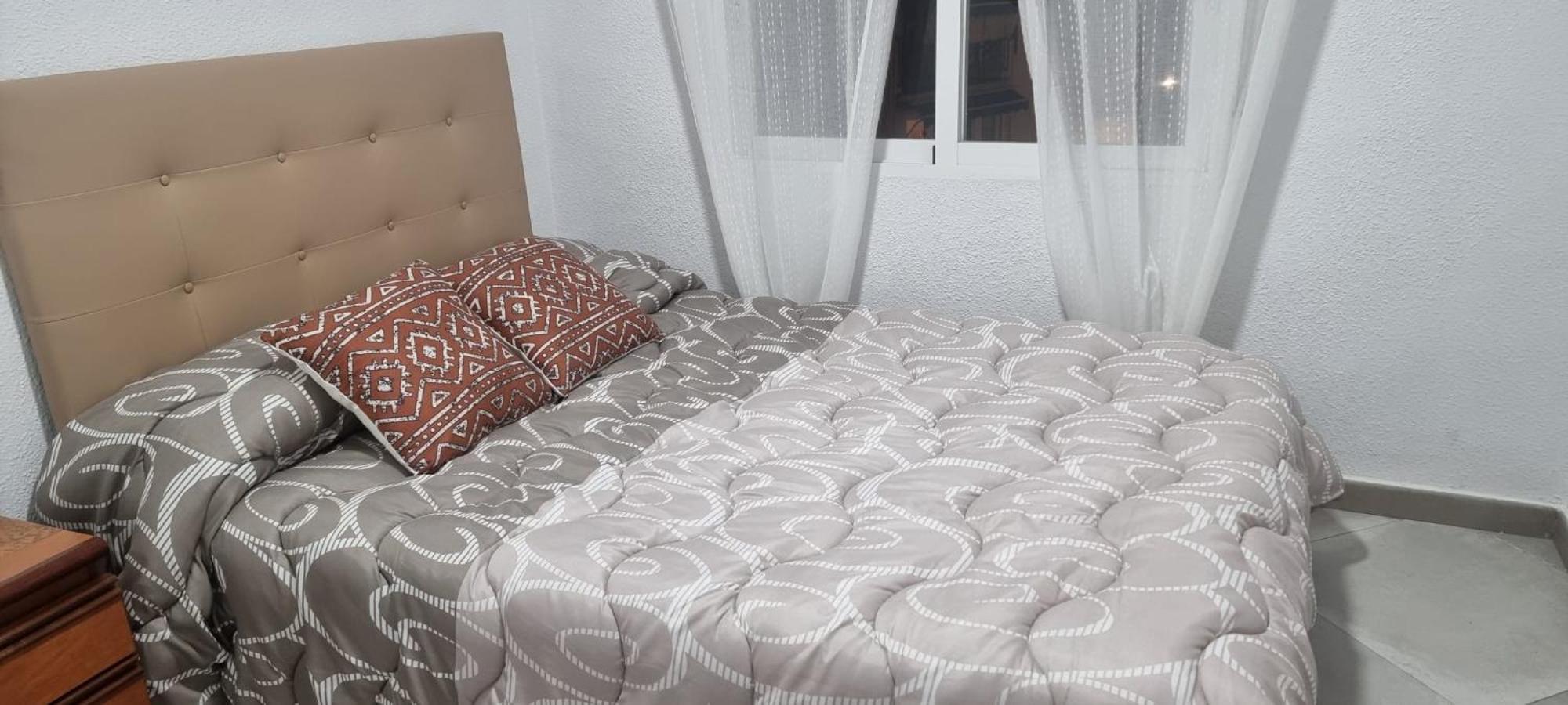 Matrimonial Cerca A La Playa De Poniente Habitación en casa particular